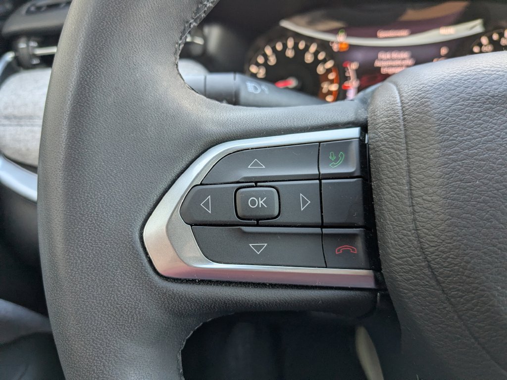 Used 2025 Jeep Compass Latitude AWD/4WD image 6