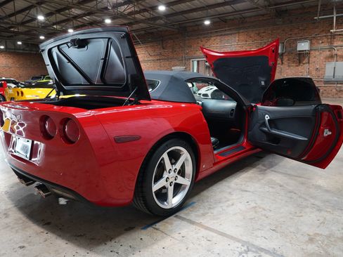 Used 2006 Chevrolet Corvette Convertible w/ Preferred Equipment Group image 29