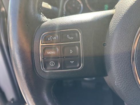 Used 2015 Jeep Wrangler Unlimited Rubicon w/ Connectivity Group AWD/4WD image 28