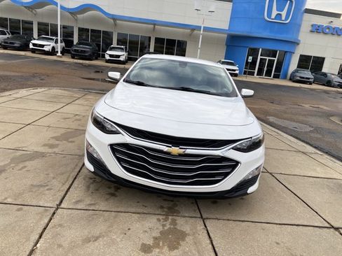 Used 2020 Chevrolet Malibu LT image 3