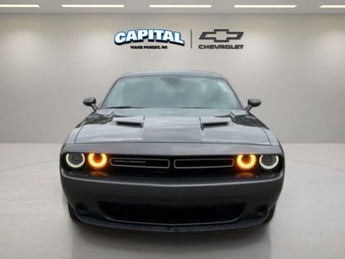 Used 2020 Dodge Challenger SXT image 8