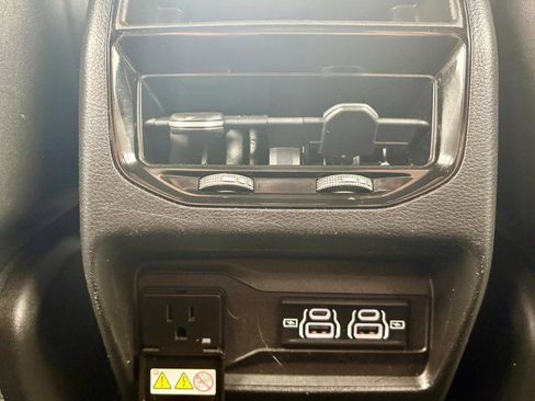 Used 2022 Jeep Grand Cherokee Altitude image 12