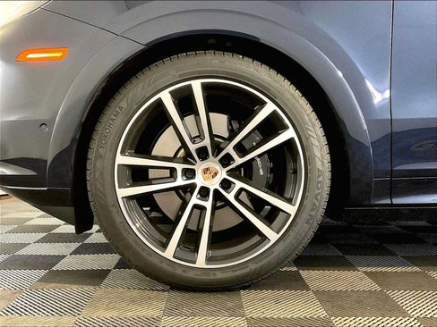 Used 2026 Porsche Cayenne GTS AWD/4WD image 11