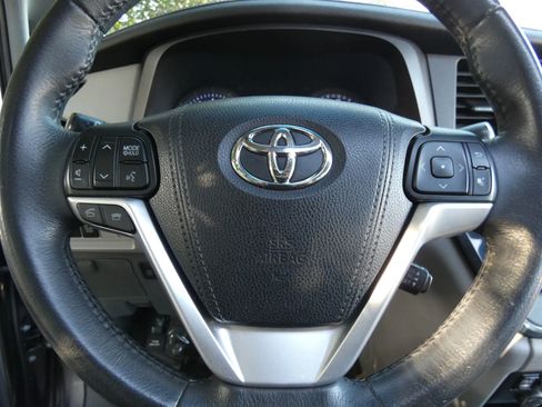 Used 2017 Toyota Sienna XLE image 69