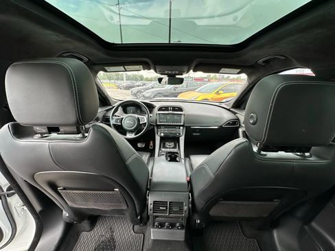 Used 2019 Jaguar F-PACE S image 15