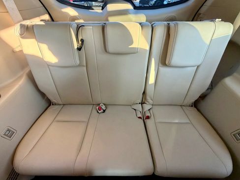 Used 2014 Toyota Highlander Limited Platinum AWD/4WD image 10