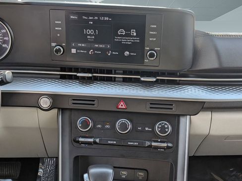 Used 2024 Kia Carnival LX image 29