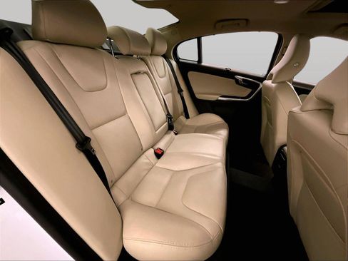 Used 2017 Volvo S60 T5 Inscription image 26