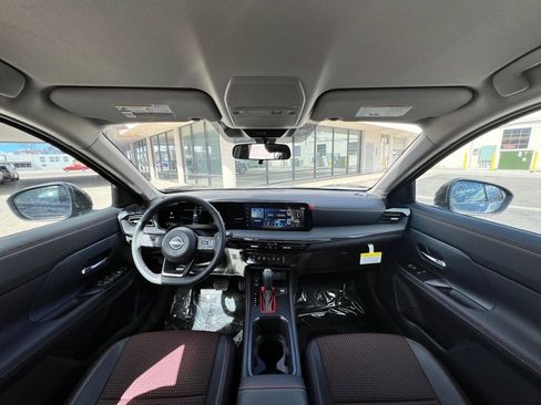 New 2025 Nissan Kicks SR image 14