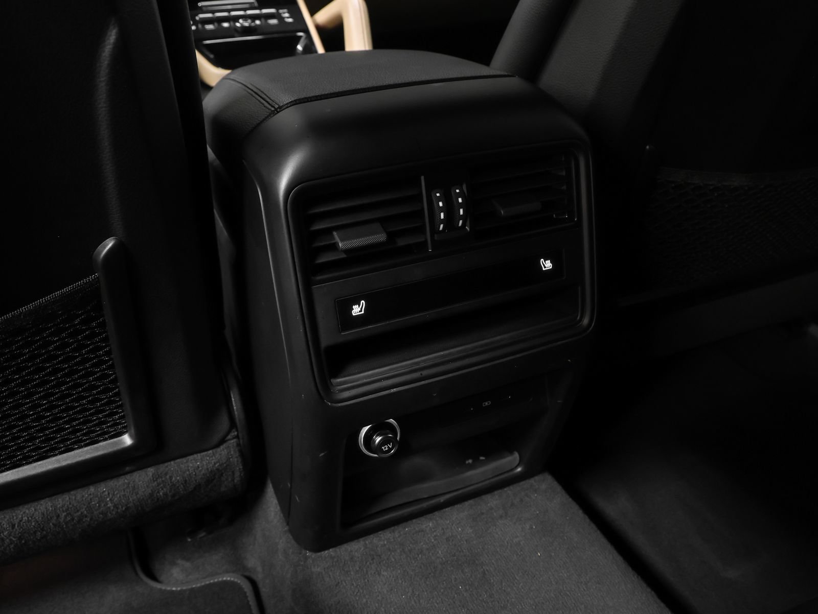 Certified 2024 Porsche Cayenne AWD/4WD image 37