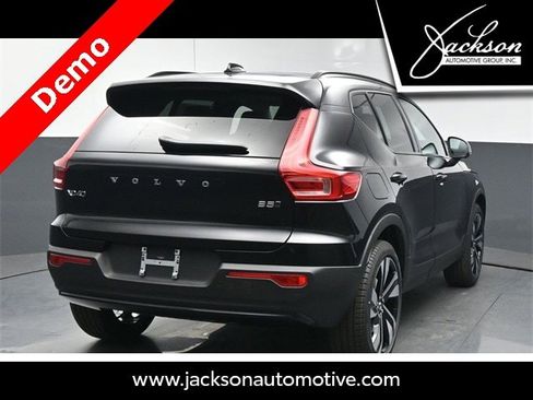 New 2025 Volvo XC40 B5 Ultra image 7