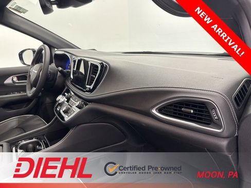 Used 2026 Chrysler Pacifica Limited w/ S Appearance Package image 19