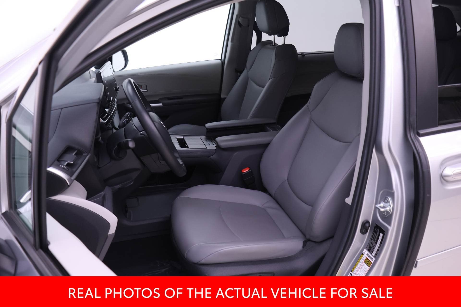 Used 2022 Toyota Sienna XLE FWD image 4