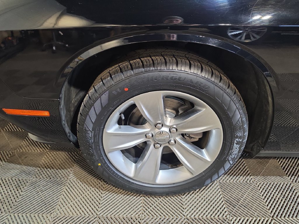 Used 2019 Dodge Challenger SXT w/ Driver Convenience Group RWD image 18