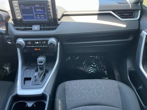Used 2019 Toyota RAV4 XLE w/ Carpet Mat Package AWD/4WD image 15