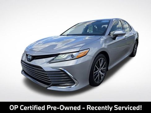 Used 2023 Toyota Camry XLE FWD image 3
