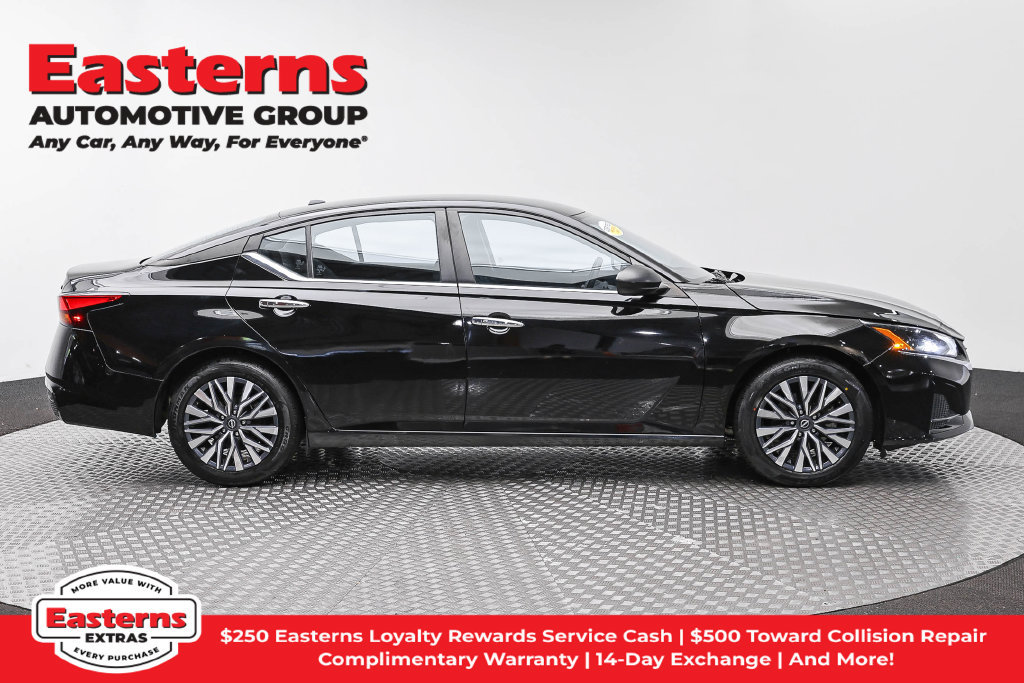 Used 2024 Nissan Altima 2.5 SV FWD image 5