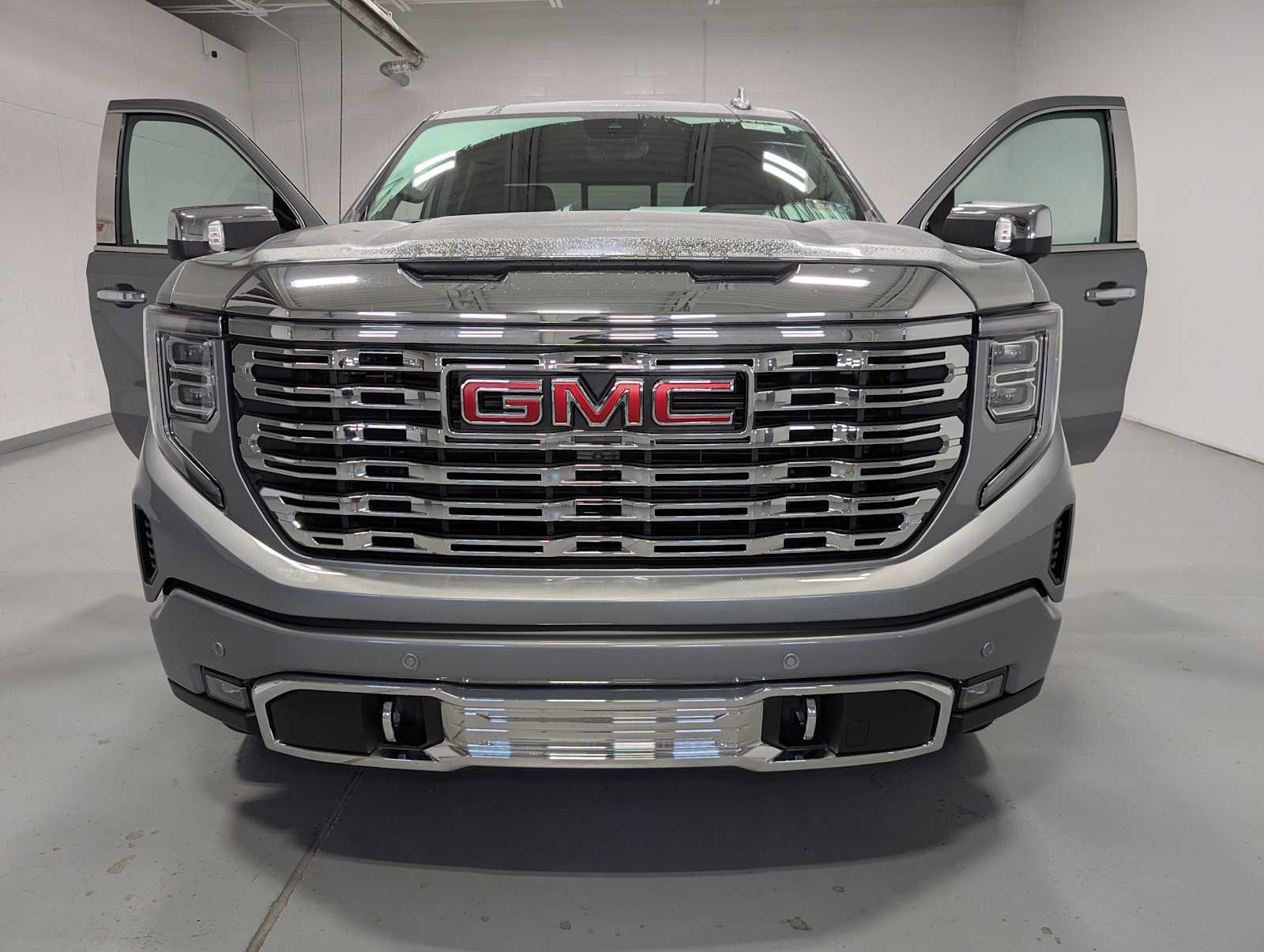 Certified 2025 GMC Sierra 1500 Denali w/ Denali Reserve Package AWD/4WD image 16