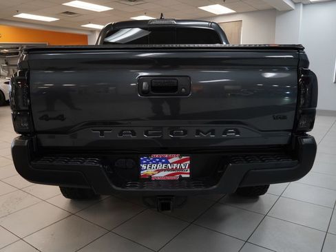Used 2022 Toyota Tacoma SR5 AWD/4WD image 17