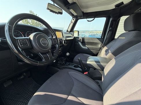 Used 2013 Jeep Wrangler Unlimited Sahara w/ Connectivity Group AWD/4WD image 22