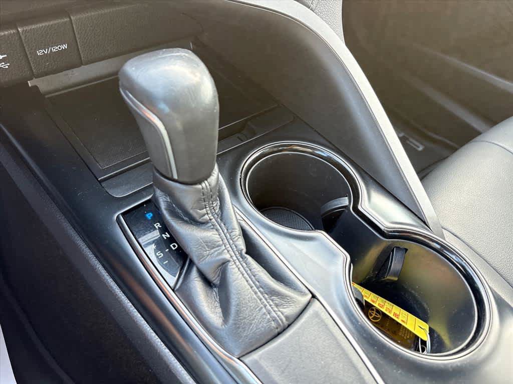 Used 2019 Toyota Camry SE w/ Convenience Package FWD image 18