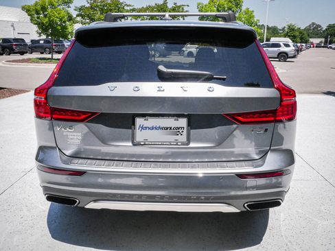Used 2021 Volvo V60 T5 Cross Country AWD/4WD image 9