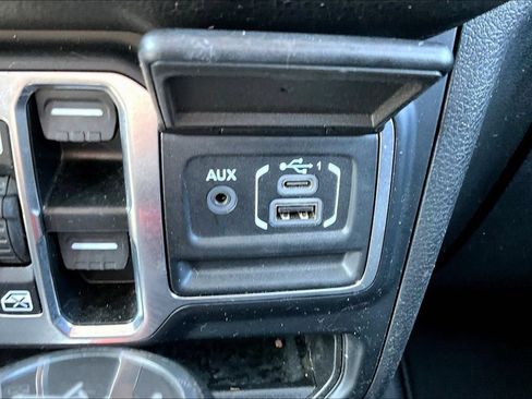 Used 2024 Jeep Wrangler Unlimited w/ Convenience Group AWD/4WD image 13