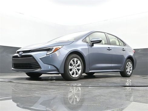 Used 2025 Toyota Corolla LE image 12