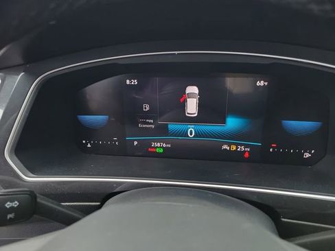 Used 2023 Volkswagen Tiguan SE R-Line image 19