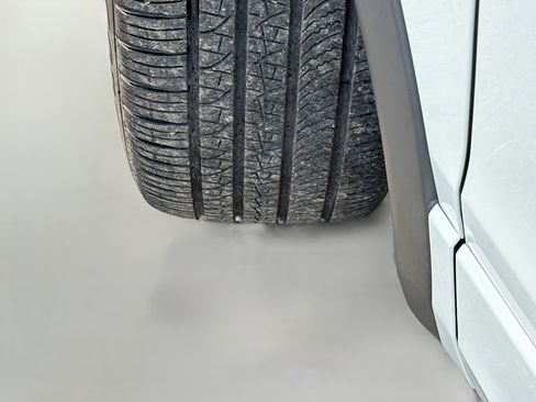 Used 2023 Volkswagen Tiguan SE R-Line image 43