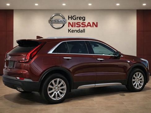 Used 2023 Cadillac XT4 Luxury w/ Cold Weather Package AWD/4WD image 3