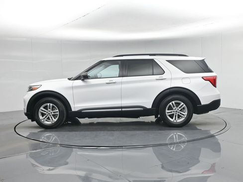 Used 2021 Ford Explorer XLT image 28