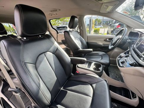 Used 2020 Chrysler Voyager Lxi FWD image 14
