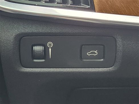 Used 2018 Volvo S90 T6 Inscription w/ Convenience Package image 21