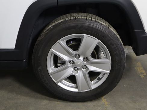 Used 2022 Jeep Compass Latitude AWD/4WD image 43
