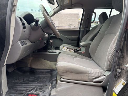 Used 2017 Nissan Frontier SV w/ SV Value Truck Package AWD/4WD image 11