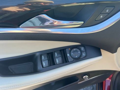 Used 2019 Buick Enclave Essence image 9