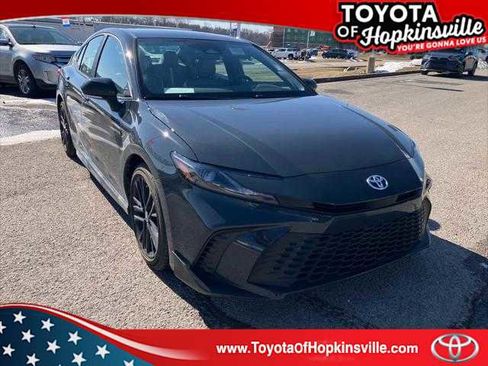 Certified 2025 Toyota Camry SE image 1