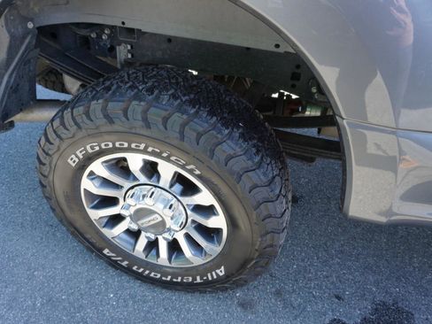 Used 2022 Ford F350 Lariat image 6