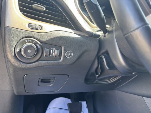 Used 2017 Jeep Cherokee High Altitude w/ Luxury Group FWD image 13