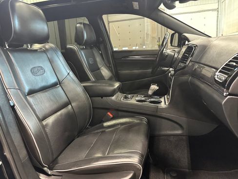 Used 2020 Jeep Grand Cherokee Overland AWD/4WD image 35