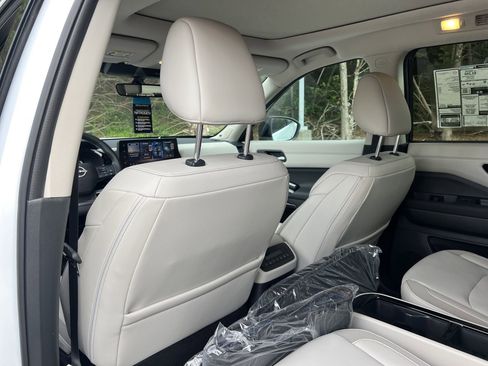 New 2026 Nissan Pathfinder SL FWD image 20