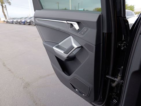 New 2025 Audi Q3 2.0T Premium image 37