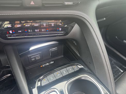 Used 2022 Buick Envision Avenir w/ Technology Package II image 16