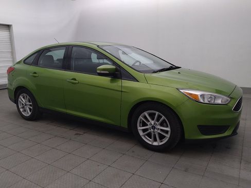 Used 2018 Ford Focus SE w/ Cold Weather Package FWD image 11