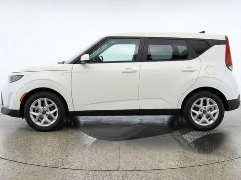 Used 2025 Kia Soul LX w/ LX Technology Package image 5
