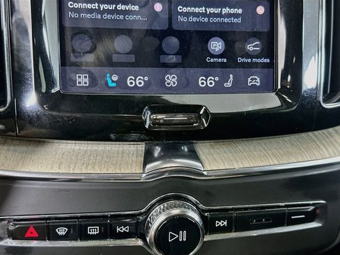 Used 2022 Volvo XC60 B5 Inscription w/ Advanced Package FWD image 24