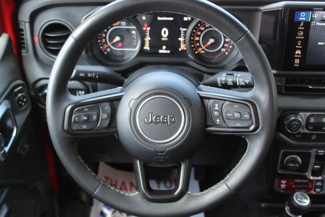 Used 2025 Jeep Wrangler Unlimited Rubicon w/ Convenience Group AWD/4WD image 11