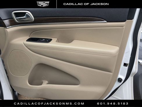 Used 2017 Jeep Grand Cherokee Limited w/ Luxury Group II RWD image 3
