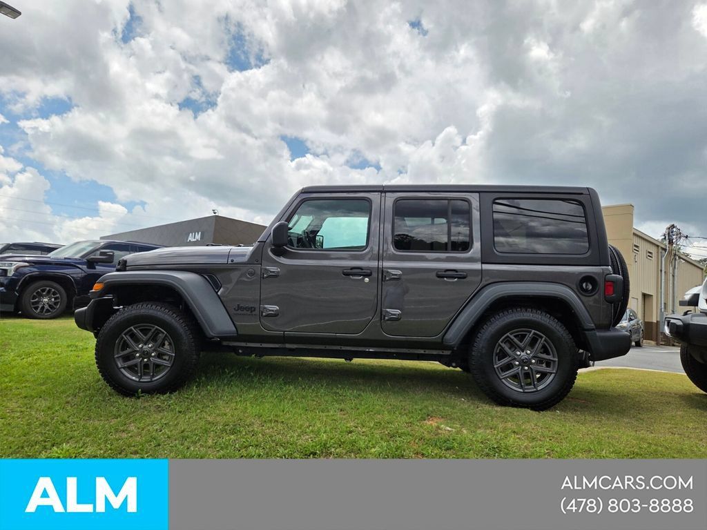Used 2025 Jeep Wrangler Unlimited Sport AWD/4WD image 2